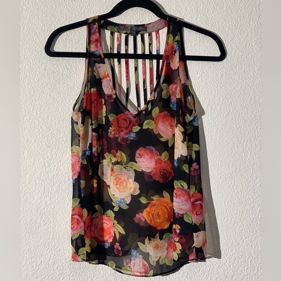 Guess Chiffon Floral Top
Style #W4FN31W6BD0 - Picture 2 of 5